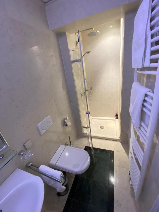 Small But Charming-Yellow Appartement Баден Екстериор снимка