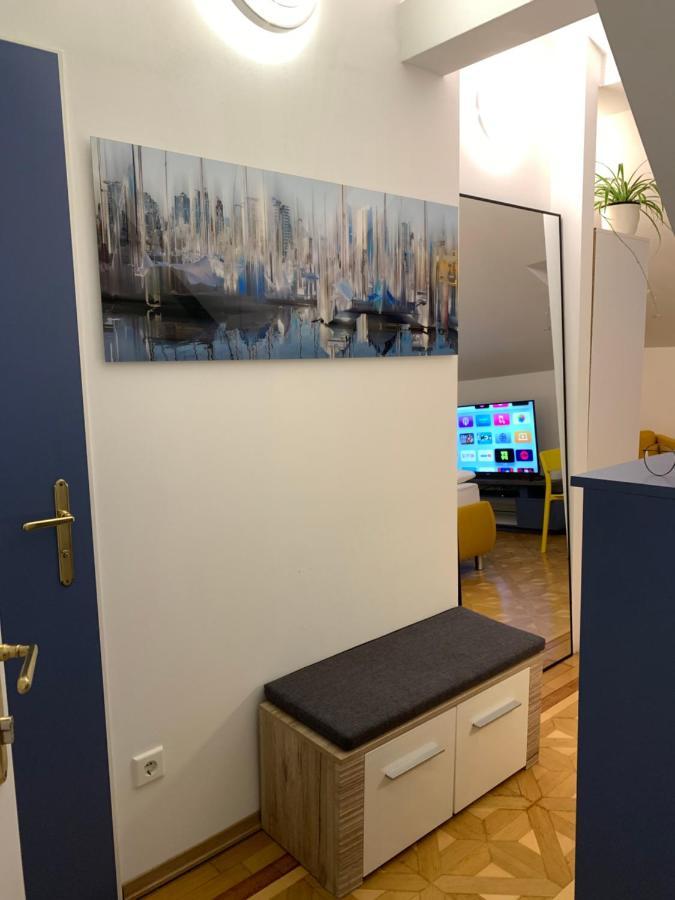 Small But Charming-Yellow Appartement Баден Екстериор снимка