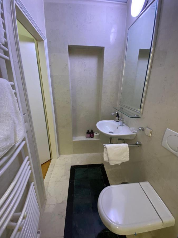 Small But Charming-Yellow Appartement Баден Екстериор снимка